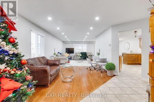 645 Interlaken Drive, Waterloo, ON - Indoor Photo Showing Living Room