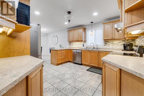 645 Interlaken Drive, Waterloo, ON - Indoor Photo Showing Kitchen