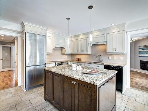 Kitchen - 310 Henri-Jarry Street, Beaconsfield, QC - Indoor Photo Showing Kitchen With Upgraded Kitchen