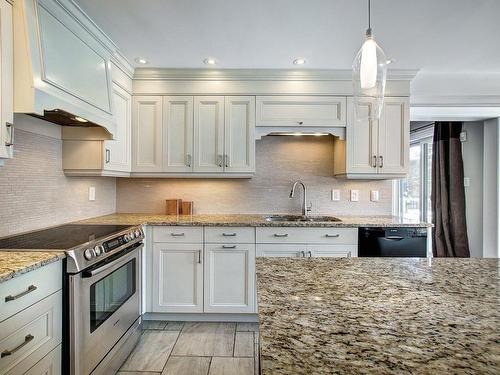 Kitchen - 310 Henri-Jarry Street, Beaconsfield, QC - Indoor Photo Showing Kitchen With Upgraded Kitchen