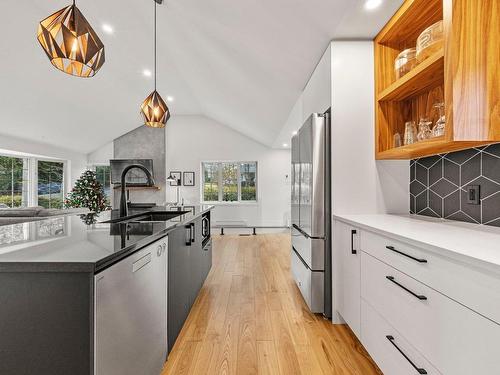 Cuisine - 264 Rue Edgewood, Rosemère, QC - Indoor Photo Showing Kitchen With Upgraded Kitchen