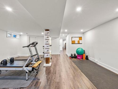 Salle familiale - 264 Rue Edgewood, Rosemère, QC - Indoor Photo Showing Gym Room