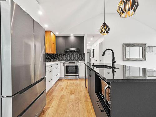 Cuisine - 264 Rue Edgewood, Rosemère, QC - Indoor Photo Showing Kitchen With Upgraded Kitchen