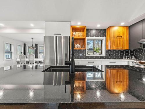 Cuisine - 264 Rue Edgewood, Rosemère, QC - Indoor Photo Showing Kitchen With Double Sink With Upgraded Kitchen