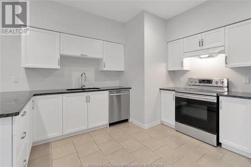 6071 Livingstone Street, Windsor, ON - Indoor Photo Showing Kitchen