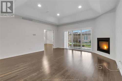 6071 Livingstone Street, Windsor, ON - Indoor Photo Showing Living Room With Fireplace