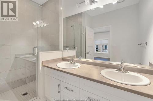 6071 Livingstone Street, Windsor, ON - Indoor Photo Showing Bathroom