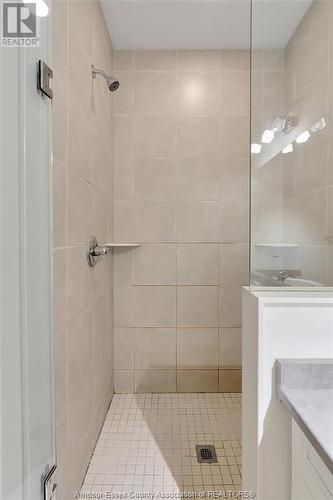 6071 Livingstone Street, Windsor, ON - Indoor Photo Showing Bathroom