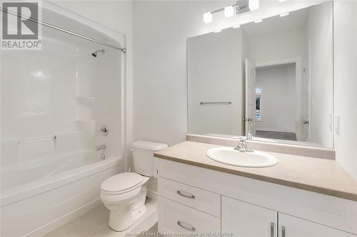 6071 Livingstone Street, Windsor, ON - Indoor Photo Showing Bathroom