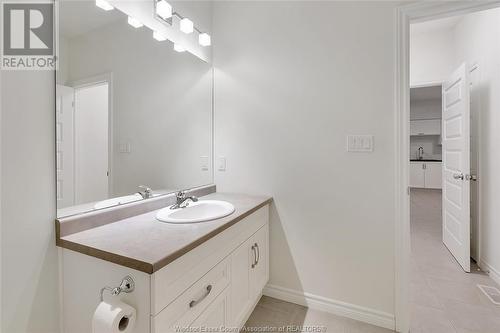 6071 Livingstone Street, Windsor, ON - Indoor Photo Showing Bathroom