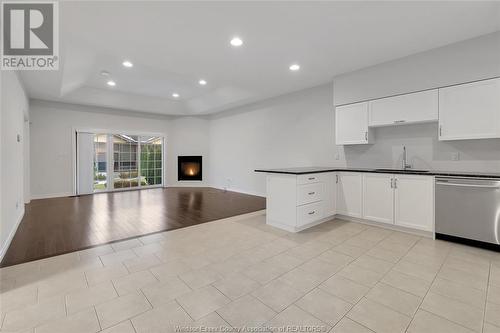 6071 Livingstone Street, Windsor, ON - Indoor Photo Showing Kitchen