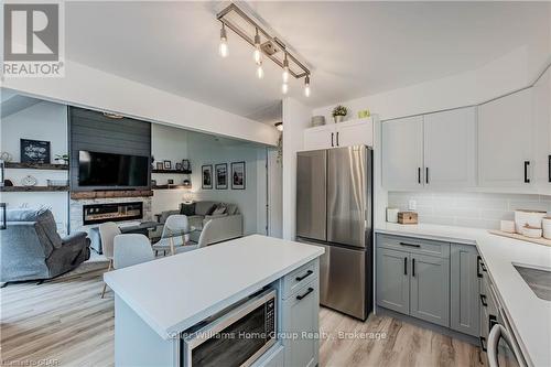 18 Gaw Crescent, Guelph (Pine Ridge), ON - Indoor Photo Showing Kitchen