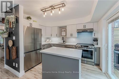 18 Gaw Crescent, Guelph (Pine Ridge), ON - Indoor Photo Showing Kitchen With Upgraded Kitchen