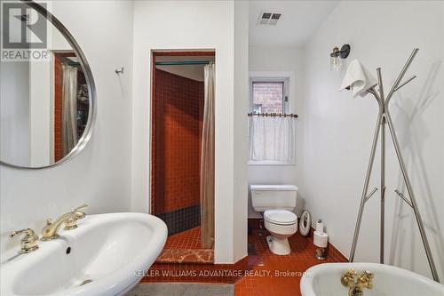 401 Carlton Street, Toronto, ON - Indoor Photo Showing Bathroom