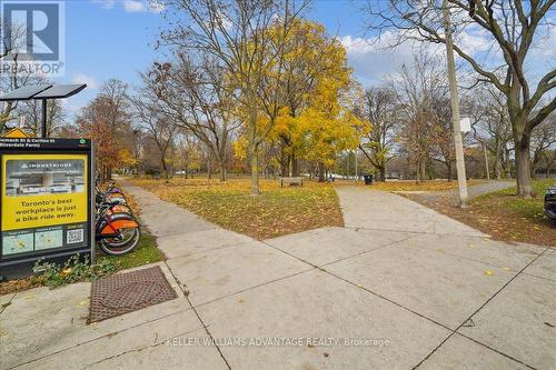 401 Carlton Street, Toronto, ON - Outdoor