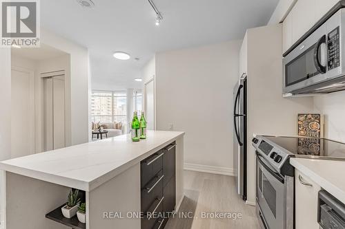 2505 - 21 Carlton Street, Toronto, ON - Indoor Photo Showing Kitchen