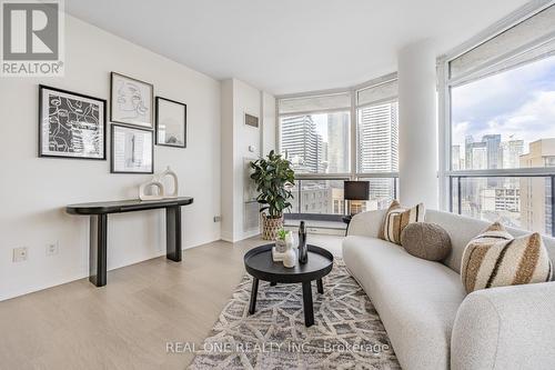 2505 - 21 Carlton Street, Toronto, ON - Indoor Photo Showing Living Room