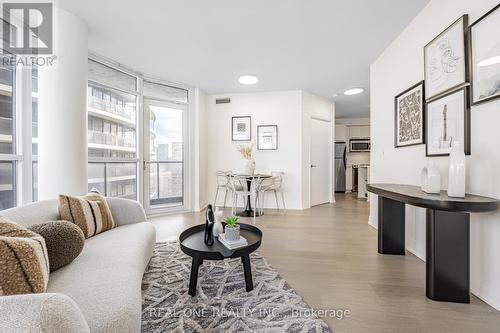 2505 - 21 Carlton Street, Toronto, ON - Indoor Photo Showing Living Room