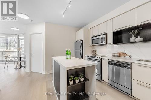 2505 - 21 Carlton Street, Toronto, ON - Indoor Photo Showing Kitchen