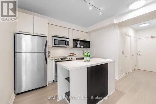 2505 - 21 Carlton Street, Toronto, ON - Indoor Photo Showing Kitchen