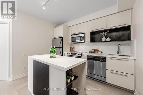 2505 - 21 Carlton Street, Toronto, ON - Indoor Photo Showing Kitchen