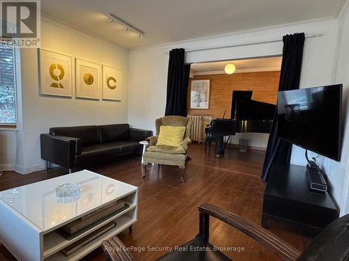 59 Indian Grove, Toronto, ON - Indoor Photo Showing Living Room