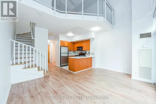 513 - 3939 Duke Of York Boulevard, Mississauga, ON - Indoor Photo Showing Kitchen