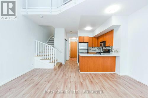 513 - 3939 Duke Of York Boulevard, Mississauga, ON - Indoor Photo Showing Kitchen