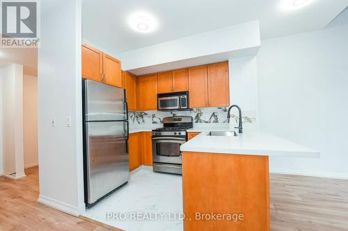 513 - 3939 Duke Of York Boulevard, Mississauga, ON - Indoor Photo Showing Kitchen