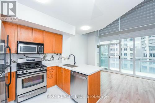 513 - 3939 Duke Of York Boulevard, Mississauga, ON - Indoor Photo Showing Kitchen