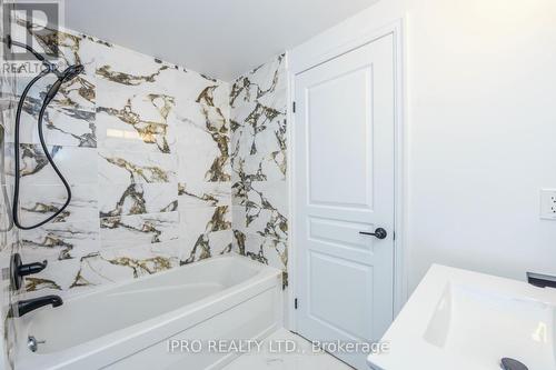 513 - 3939 Duke Of York Boulevard, Mississauga, ON - Indoor Photo Showing Bathroom