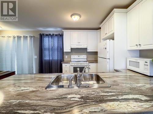 126 Sanders Street E, South Huron (Exeter), ON - Indoor Photo Showing Kitchen