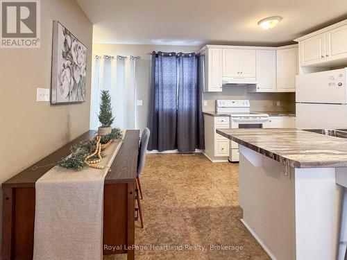 126 Sanders Street E, South Huron (Exeter), ON - Indoor Photo Showing Kitchen