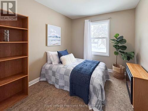 126 Sanders Street E, South Huron (Exeter), ON - Indoor Photo Showing Bedroom