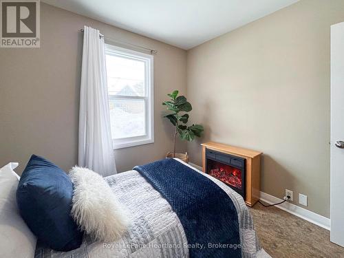 126 Sanders Street E, South Huron (Exeter), ON - Indoor Photo Showing Bedroom