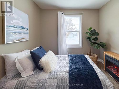 126 Sanders Street E, South Huron (Exeter), ON - Indoor Photo Showing Bedroom