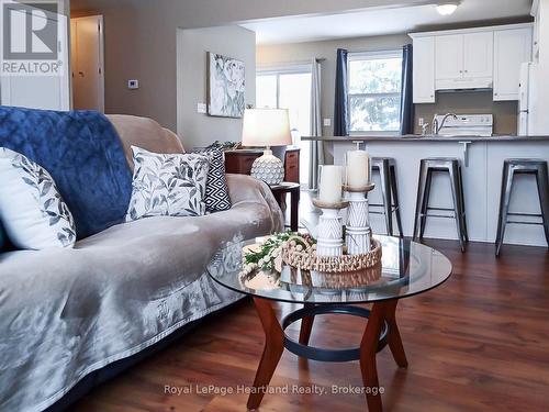 126 Sanders Street E, South Huron (Exeter), ON - Indoor Photo Showing Living Room