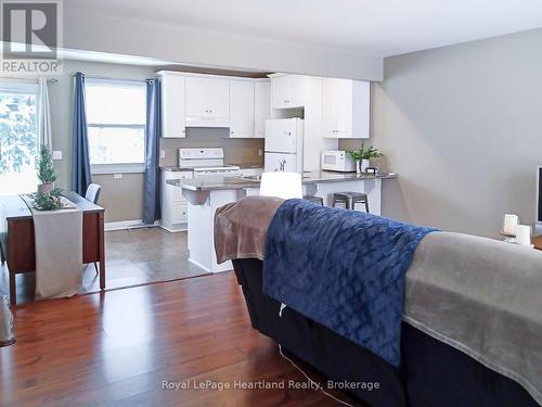 126 Sanders Street E, South Huron (Exeter), ON - Indoor Photo Showing Kitchen