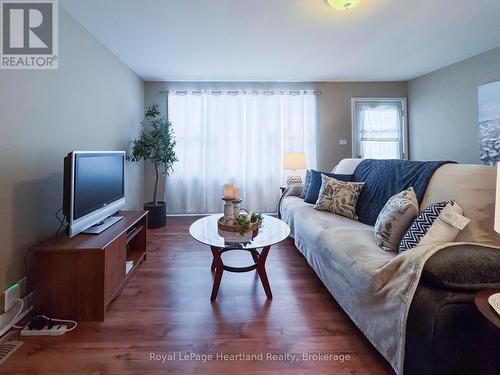 126 Sanders Street E, South Huron (Exeter), ON - Indoor Photo Showing Living Room