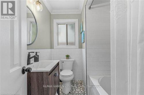 17 Parkdale Drive, Thorold (557 - Thorold Downtown), ON - Indoor Photo Showing Bathroom