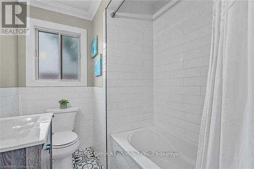 17 Parkdale Drive, Thorold (557 - Thorold Downtown), ON - Indoor Photo Showing Bathroom