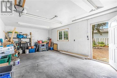 17 Parkdale Drive, Thorold (557 - Thorold Downtown), ON - Indoor Photo Showing Garage