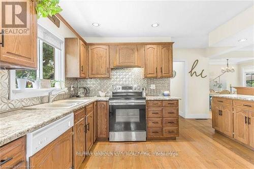 17 Parkdale Drive, Thorold (557 - Thorold Downtown), ON - Indoor Photo Showing Kitchen With Double Sink