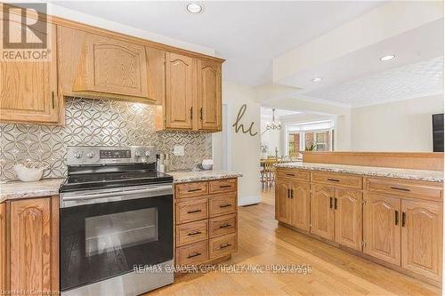 17 Parkdale Drive, Thorold (557 - Thorold Downtown), ON - Indoor Photo Showing Kitchen