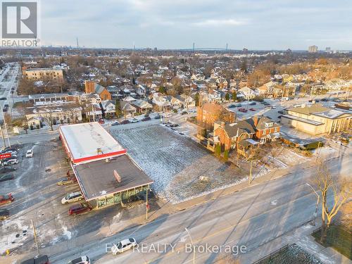 1181 Ouellette Avenue, Windsor, ON 