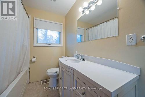 34 Strathcona Drive, London, ON - Indoor Photo Showing Bathroom