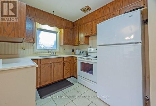 34 Strathcona Drive, London, ON - Indoor Photo Showing Kitchen