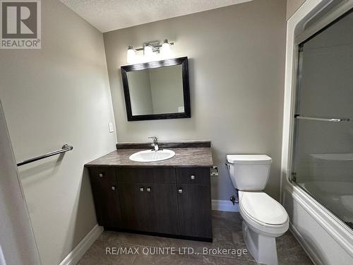 18 Granby Court, Belleville, ON - Indoor Photo Showing Bathroom