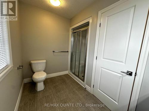 18 Granby Court, Belleville, ON - Indoor Photo Showing Bathroom