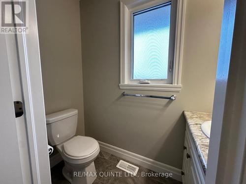 18 Granby Court, Belleville, ON - Indoor Photo Showing Bathroom